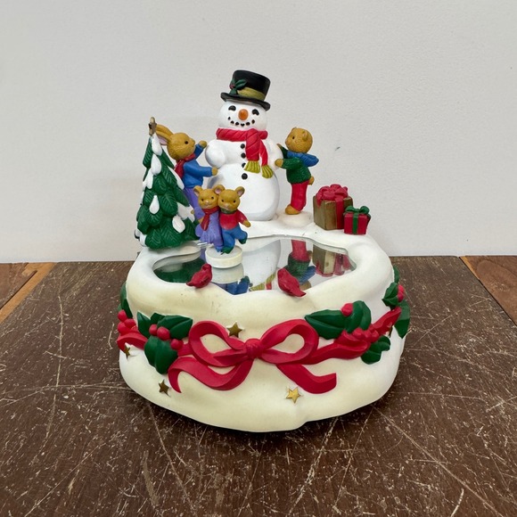 Vintage Christmas Snowman Skating Pond Musical Figurine Holiday Decoration - Picture 1 of 9